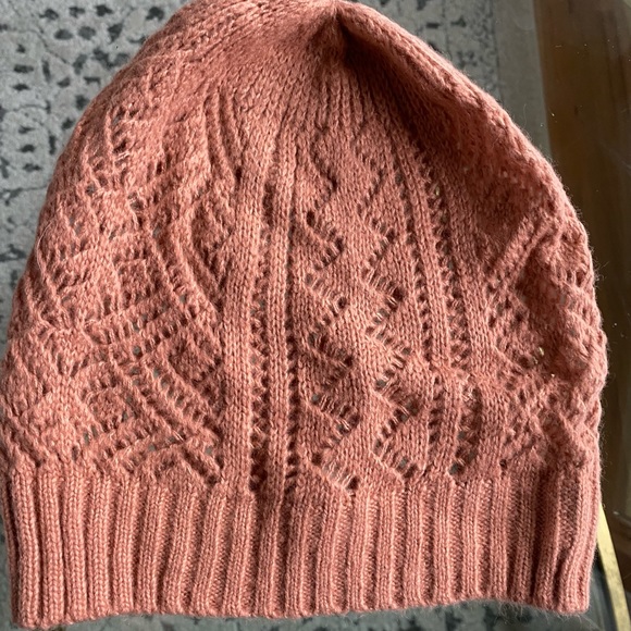 Worn once American Eagle Mauve Beanie Hat for Winter and Fall - Picture 2 of 3